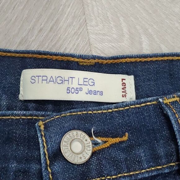 Levis Womans 505, Distressed Denim Shorts, Size 10 - Picture 2 of 5